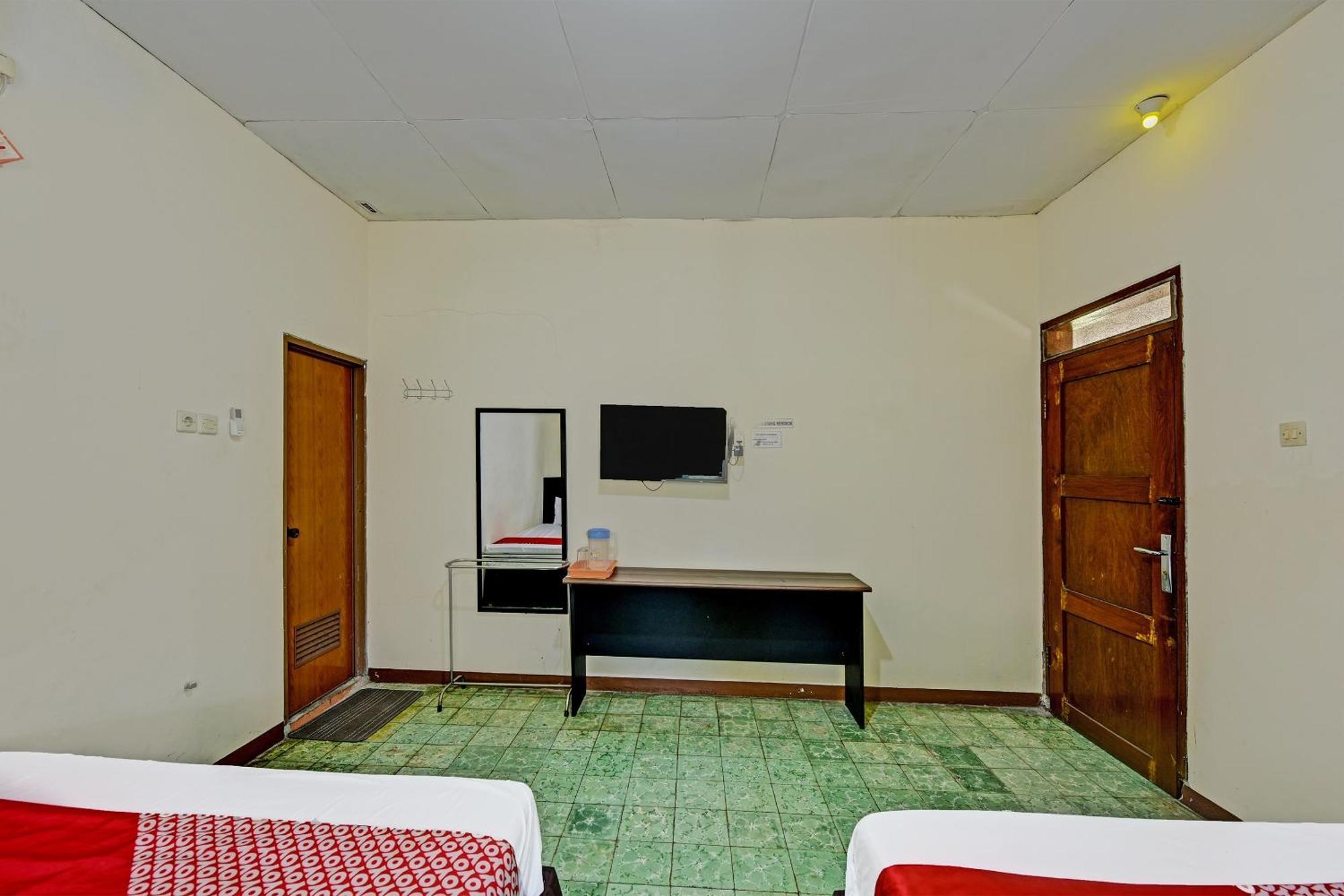 Oyo 90443 Hotel New Kartika In Cilopadang Eksteriør bilde